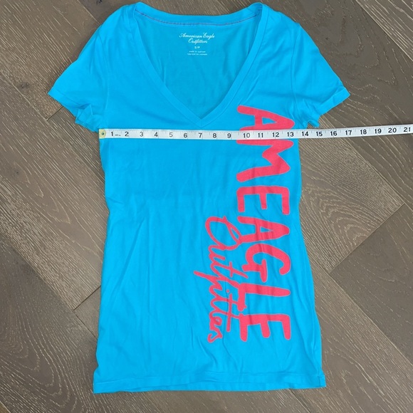 American Eagle Blue V-Neck T-Shirt Size S - Picture 4 of 6